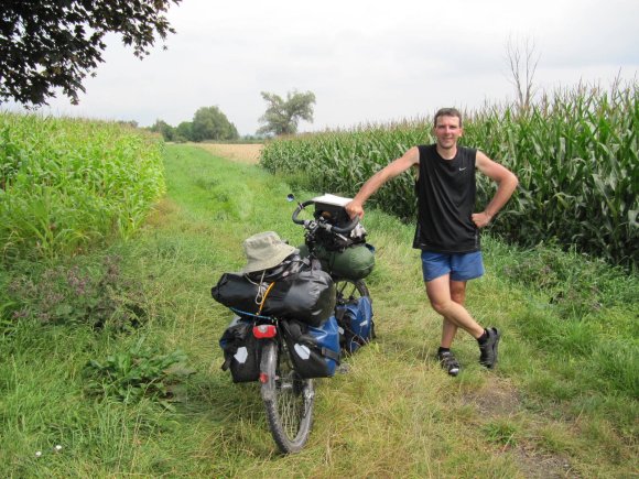 Jojo l'zozo avec son grand vélo