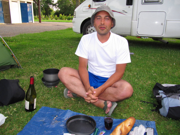 Dîner au camping de Cercy-la-Tour (Filipe)