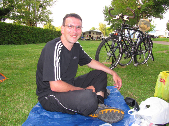 Dîner au camping de Cercy-la-Tour (mézigue)