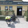 Bar devant l'embarcadère Ferry