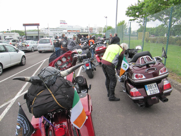 File des 2 roues pour l'embarquement