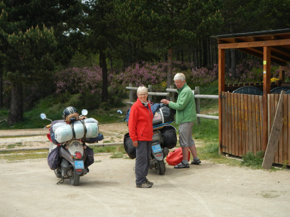 Deux hollandaises en scooter croisées plusieurs fois