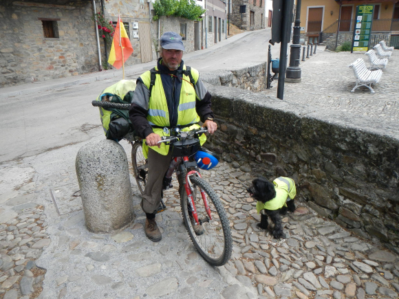 Un cycliste Galicien qui voyage avec son chien...