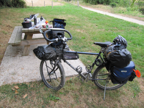 Déjeuner au bord de la Mayenne