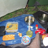 Dîner sous la tente (il pleut)
